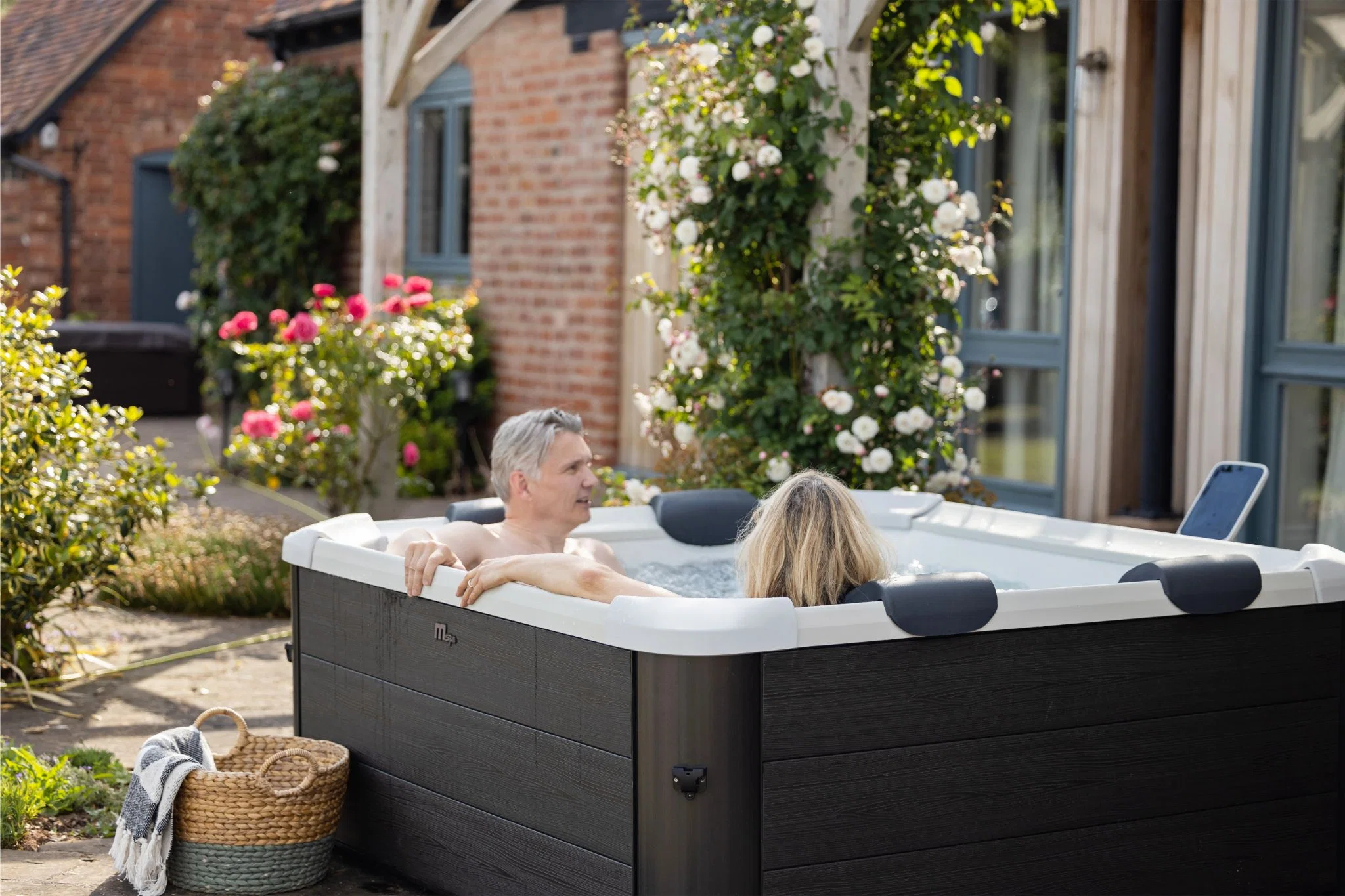 M Spa Oslo Plus 1.8m square, Air Jet massage, filtration system, APP - Image 3